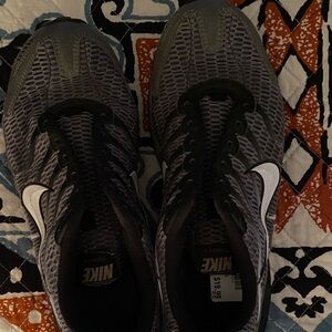 Nike Men's Black and Gray Athletic Shoes
